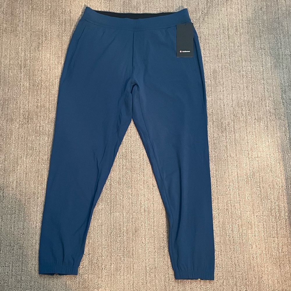 Men’s LuLulemon Serge Joggers